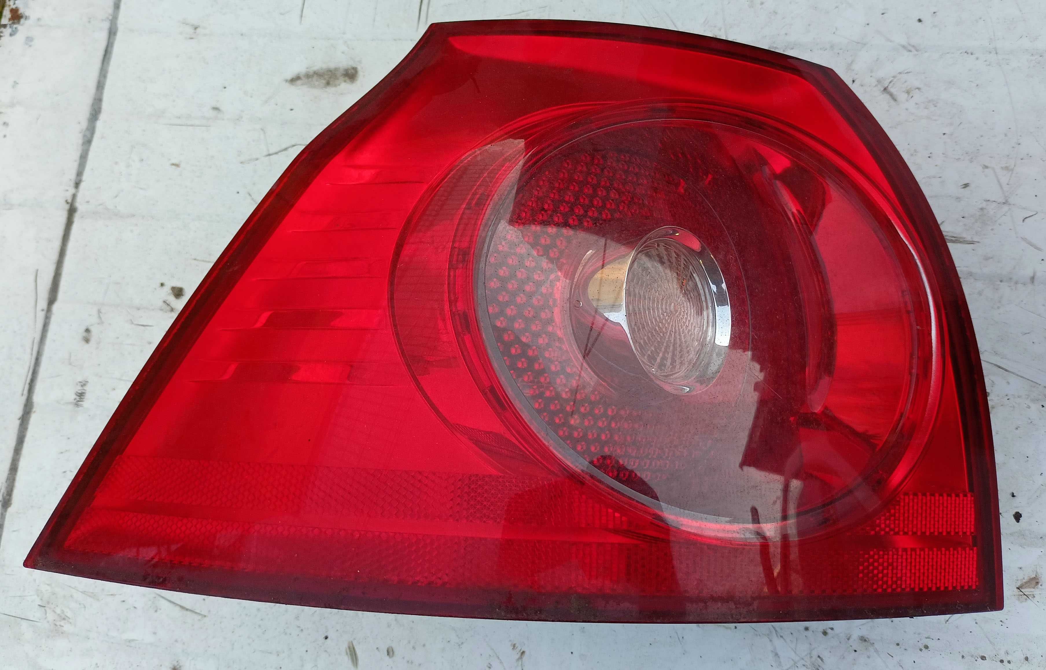 lampa tylna vw golf V hatchback lewa