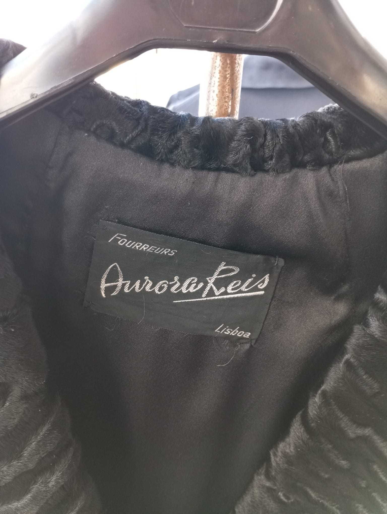 Casaco Curto Astracã / Astrakan Preto - Elegante Etiqueta Aurora Reis