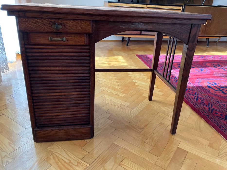 Dębowe oryginalne biurko z okresu międzywojennego W:70 cm, blat 80x50