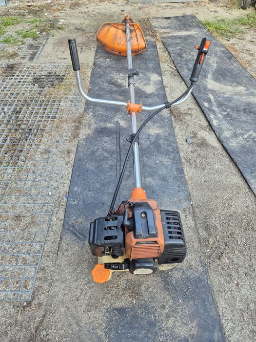 Duża kosa spalinowa