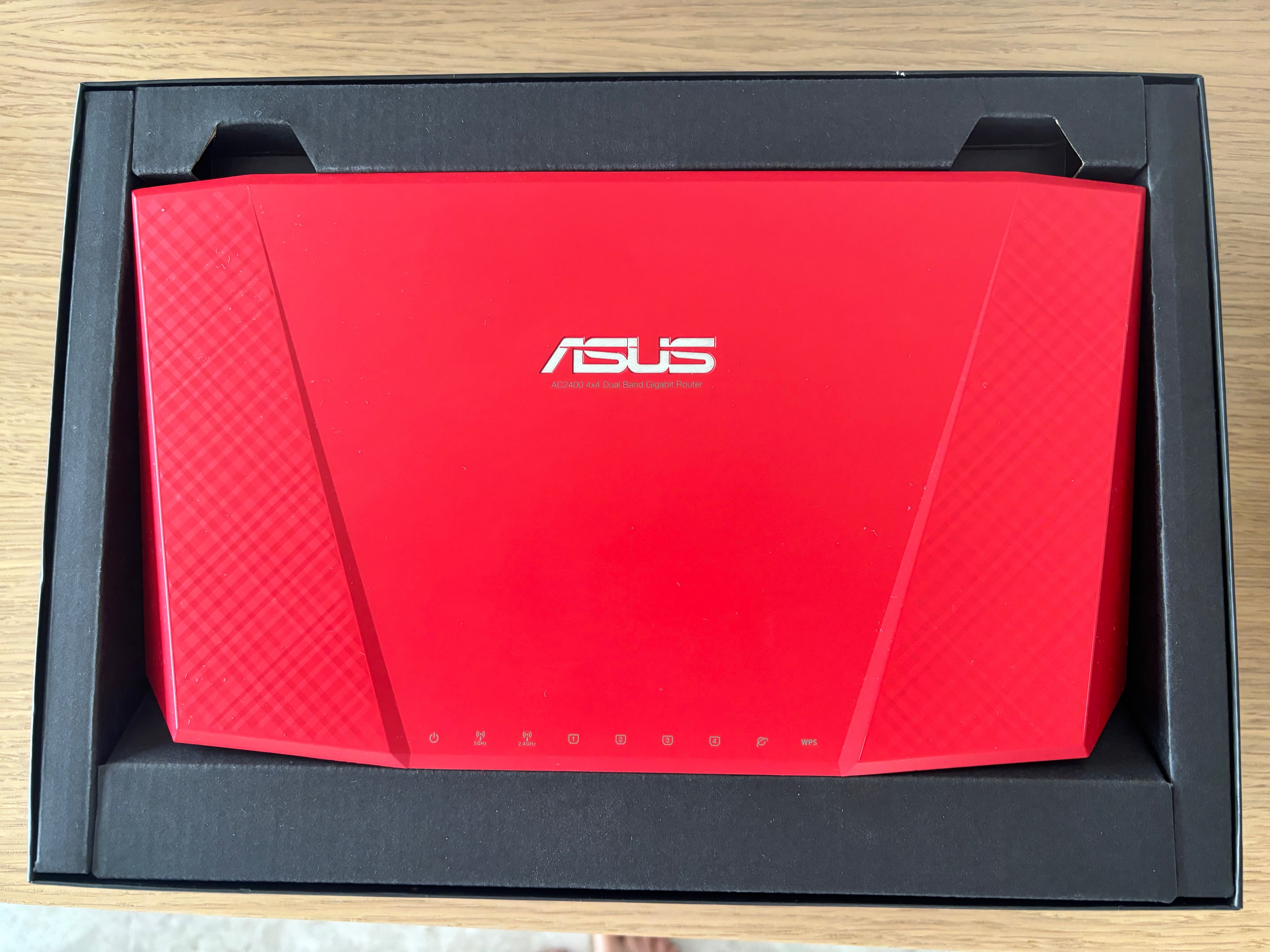 Router ASUS RT-AC87U (2400Mb/s a/b/g/n/ac, 2xUSB 3G/4G, QAM)