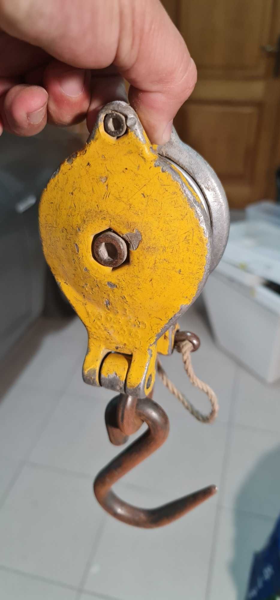 Vendo  Cadernais  / Roldanas Vintage para desocupar urgente