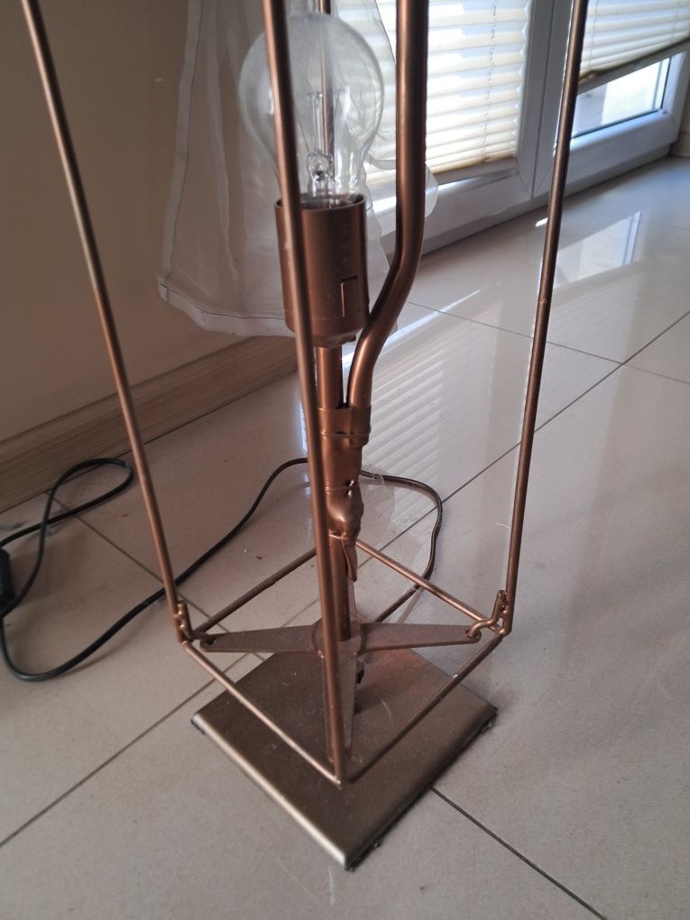 Lampa   stojąca .
