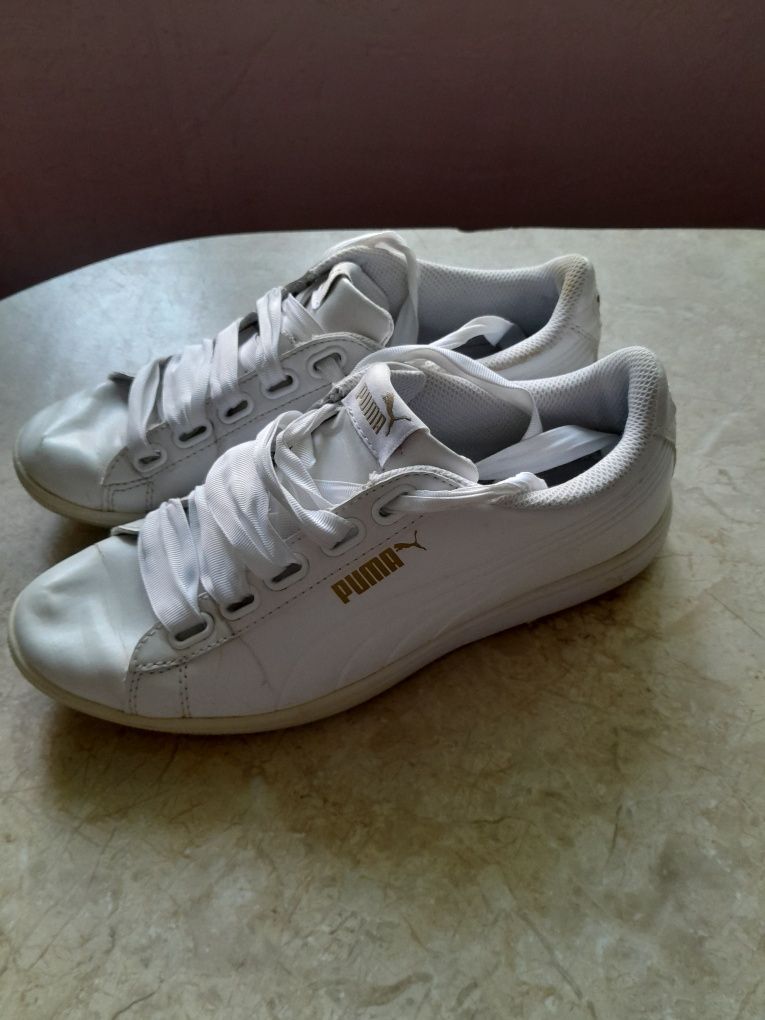 Кросівки фірменні Puma жіночі білі 38,5 б/в