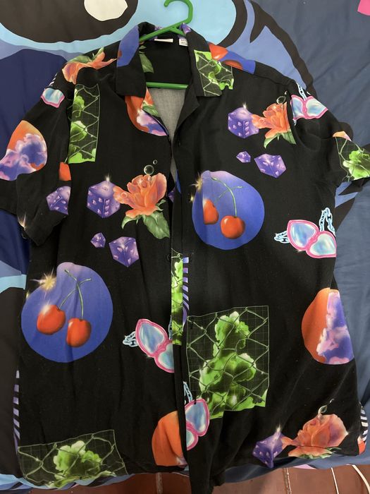 Camiseiro com diversos desenhos