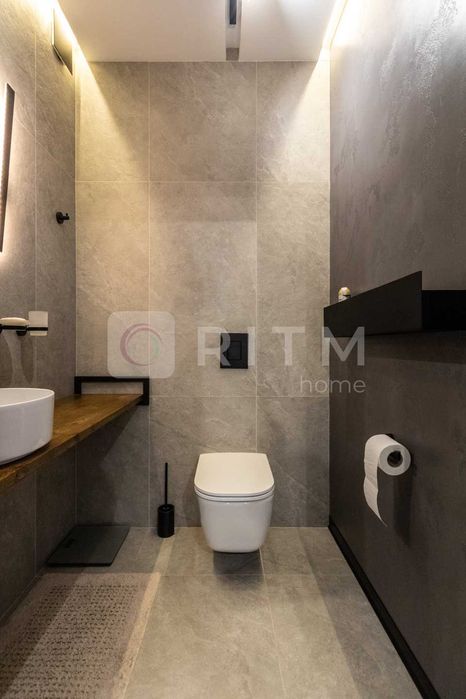 Пропонується простора, 2к +кухня студія з сучасним ремонтом