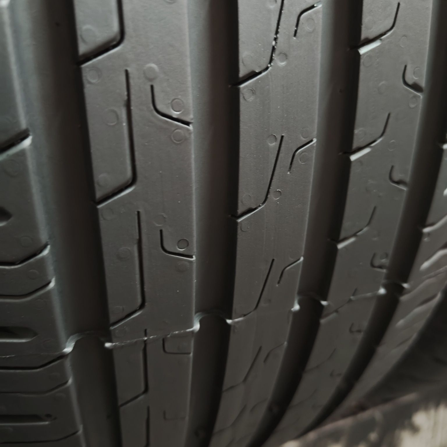 235/50/19 Sprzedam komplet opon letnich Continental