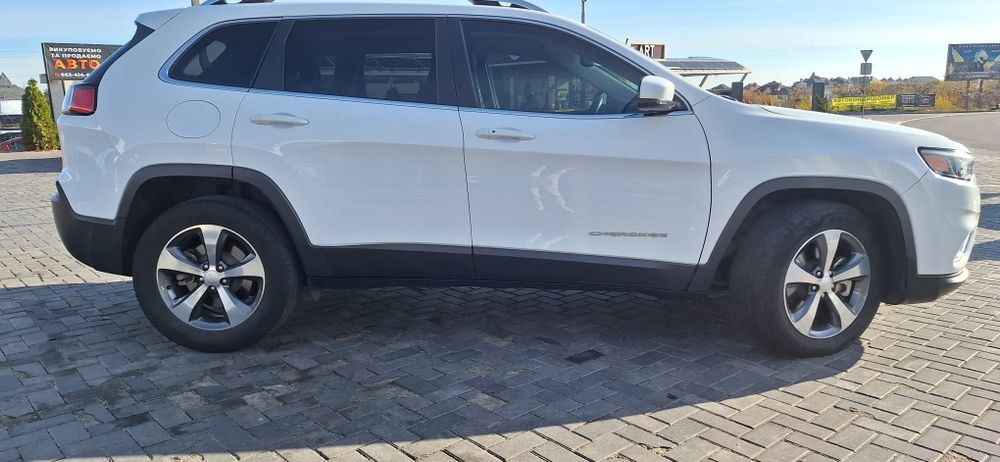 Продам авто Jeep Cherokee