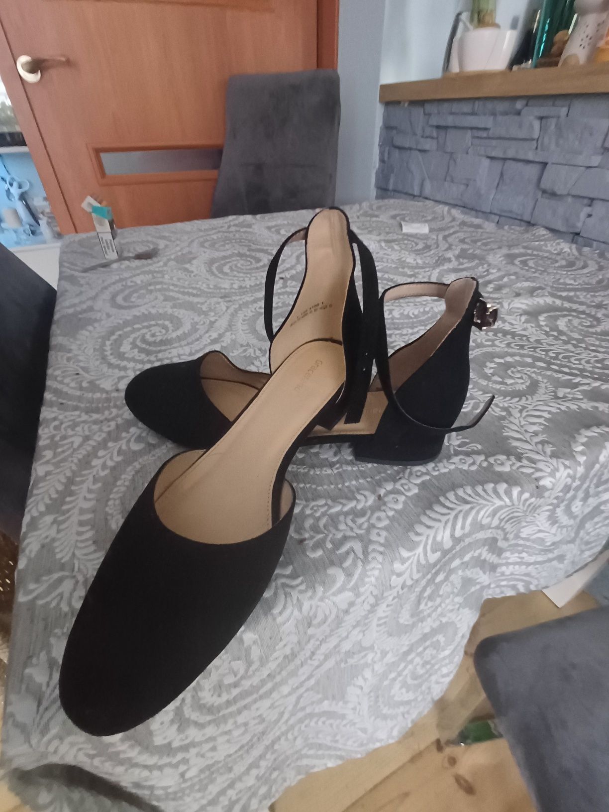 Buty damskie raz założone