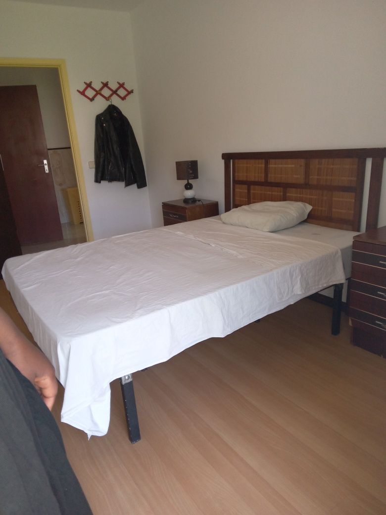 Alugo Quarto  Casal no Vale da Amoreira