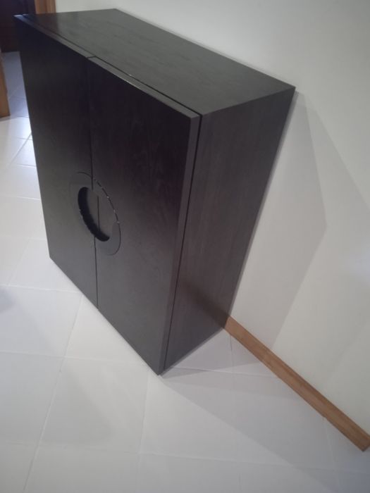 Móvel estilo garrafeira