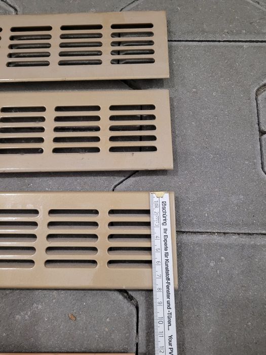 Aluminiowe kratki wentylacyjne. 6 szt. Cena za wszystkie.
