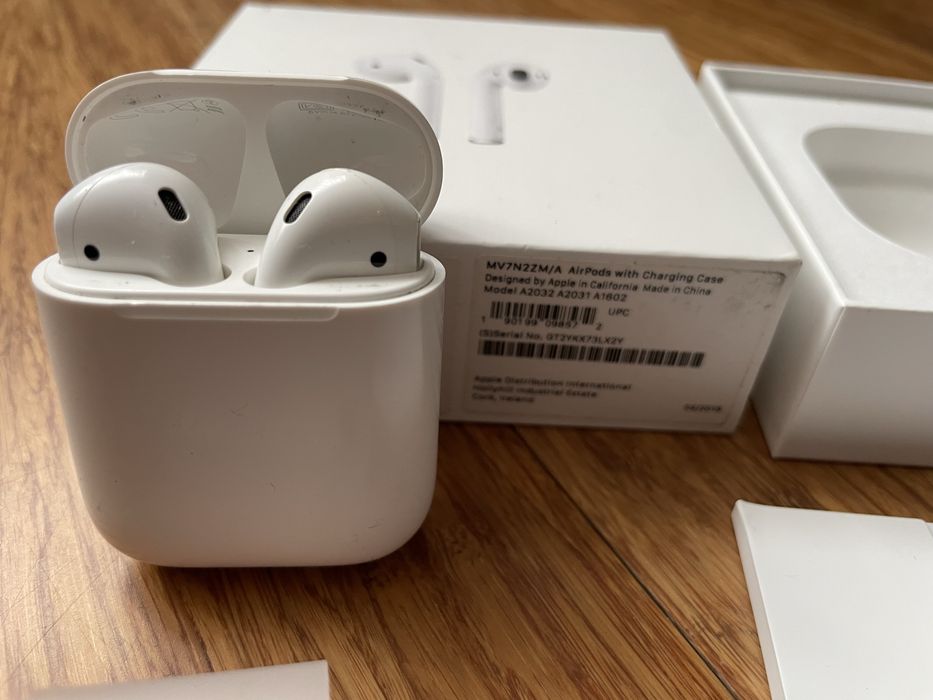 AirPods 2 model A2032 A2031 A1602