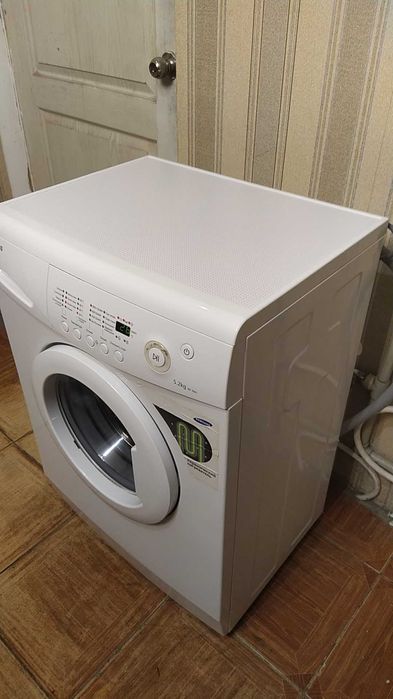 Пральна машина Samsung гарна та працююча .