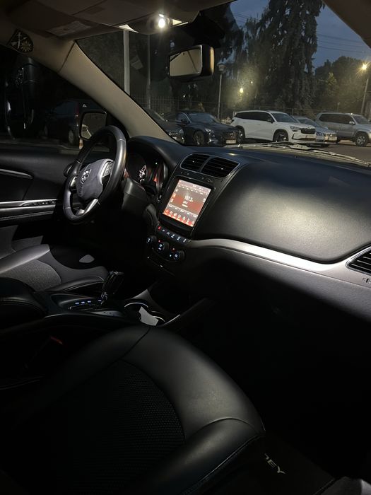 Dodge Journey (CROSSROAD)