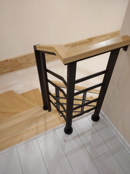 Консольні гвинтові сходи драбини металеві лестници перила ступені .