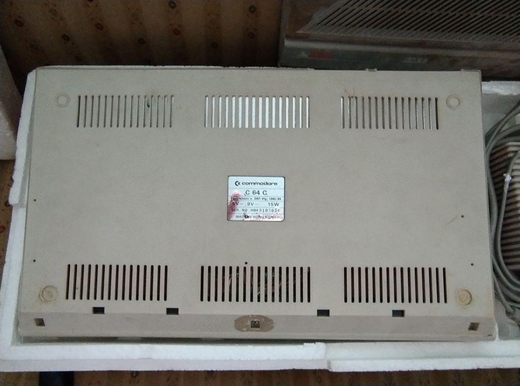 Commodore C64C box