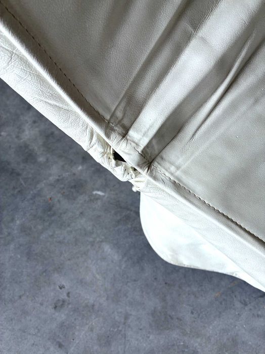 Sofá/espreguiçadeira de pele branca - Qtd. 1 Und.