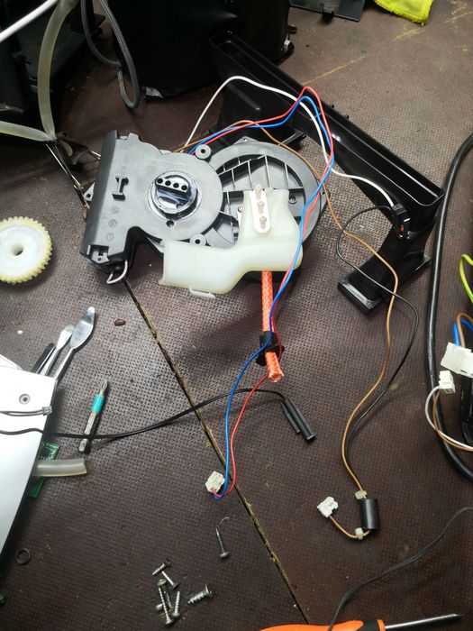 Продам  кавоварку по запчастини bosch vero cup 100