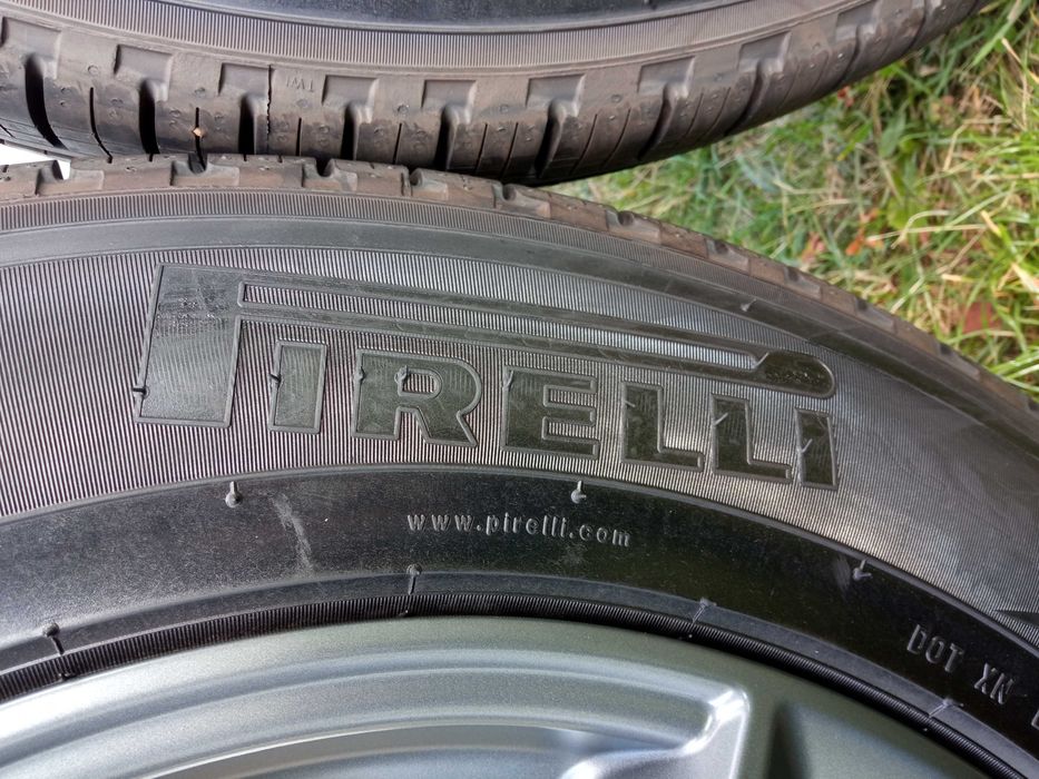 Koła Land Range Rover 19cali opony wielosezonowe Pirelli 235/65R19