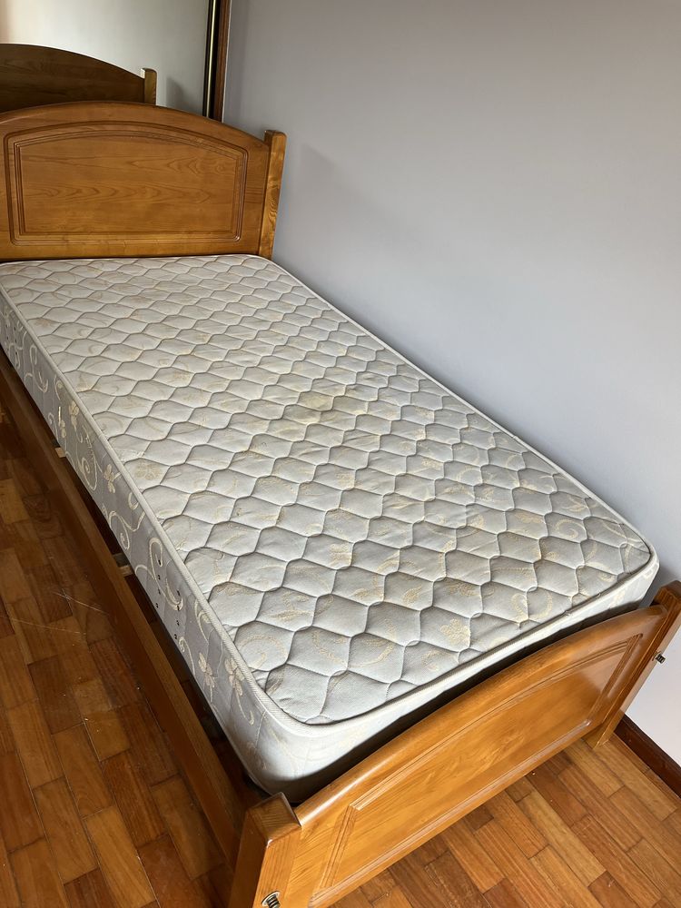 Cama solteiro com estrado
