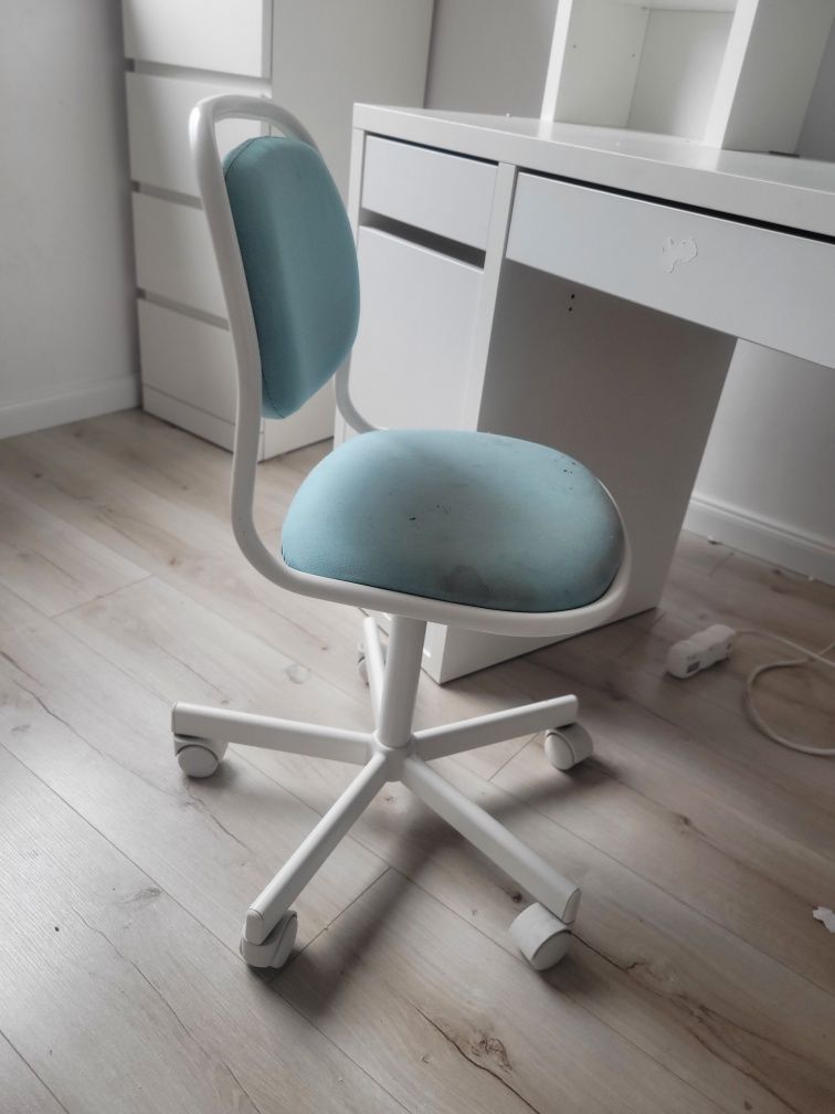 Biurko z krzesłem ikea dla dzieci