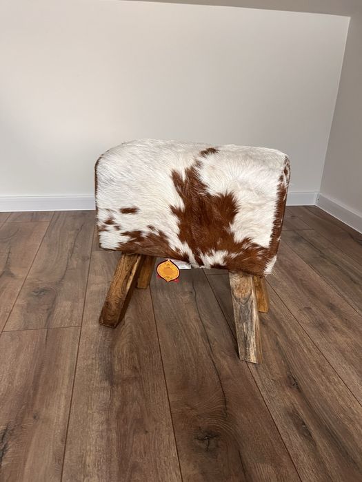 Ryczka koziolek krzeselko na drewnianych nogach koziolek