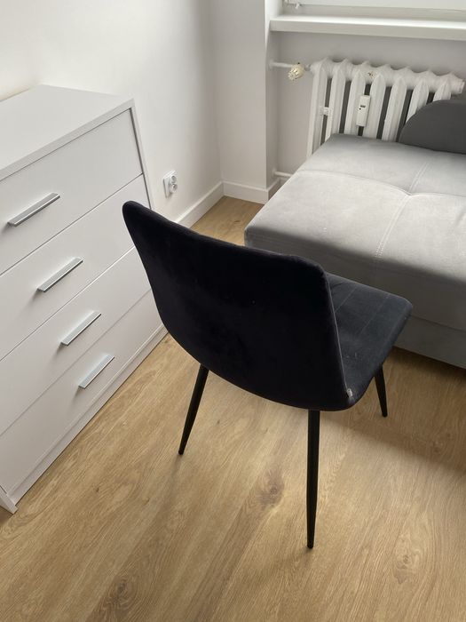 Zestaw białych mebli + łóżko rozkładane – komplet do pokoju!