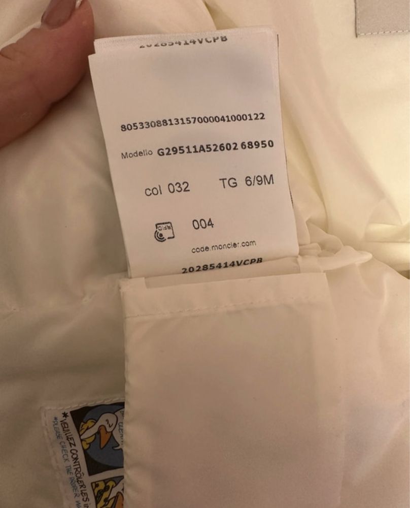 Kurtka zimowa odpinany kaptur z odpinanym futerkiem Moncler 68cm