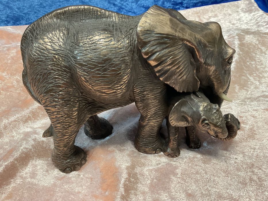 Escultura elefante e cria tamanho de 14 cm