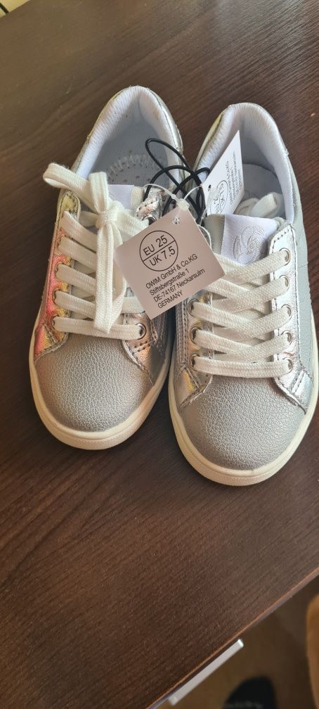 Buty, adidasy dziewczęce roz. 25