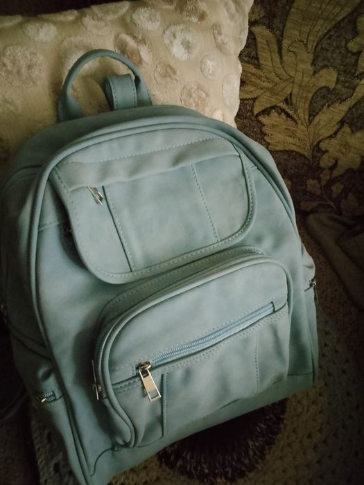 Рюкзак жіночій,дуже зручний.