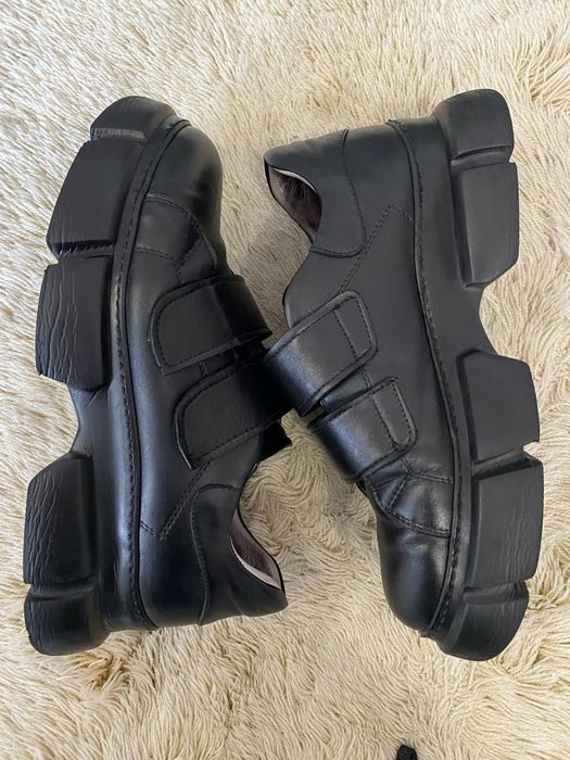 Шкіряні кросівки на липучках