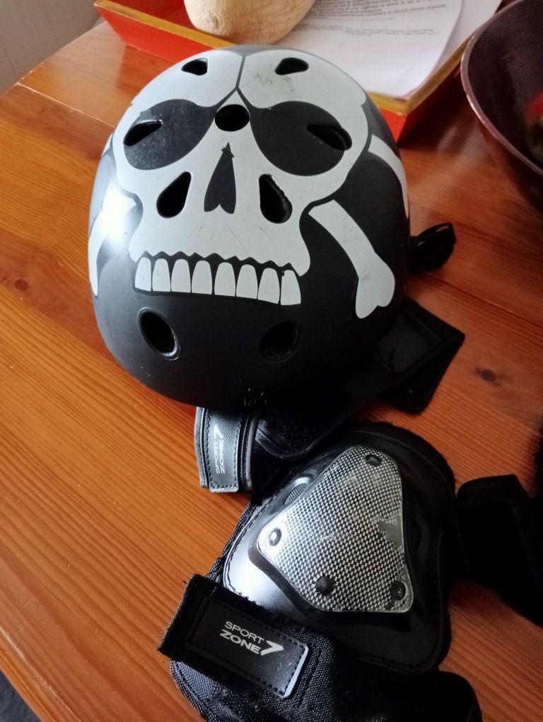 Vendo capacete, joalherias e caneleiras