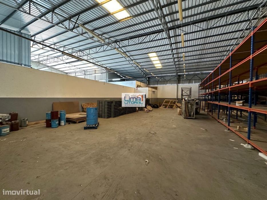 Armazém com 1440 m2 - Marinheiros/Marrazes - Leiria