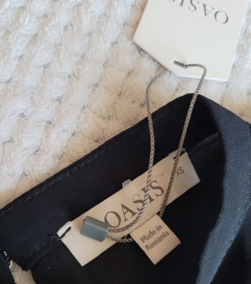 Oasis Nowa bluzka z krótkim rękawem stójka srebrne zdobi