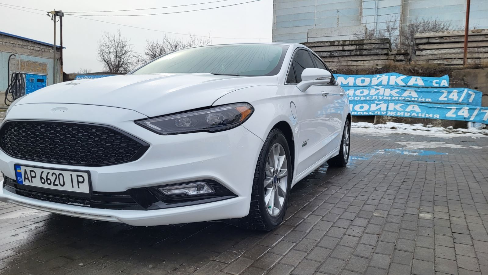 Ford fusion SE + HYBRID PLUG in 2018