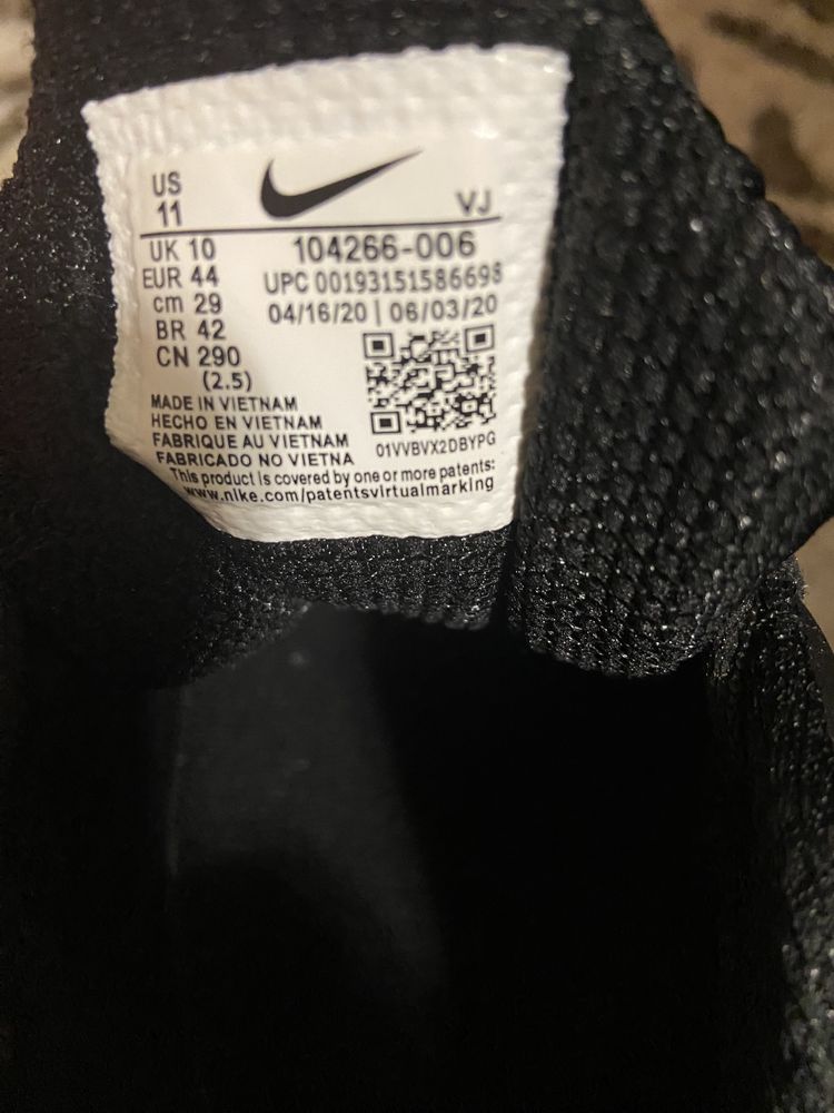 Кросівки Nike + брендові шкарпетки Nike у подарунок