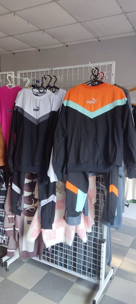 Продаж залишків одягу, взуття