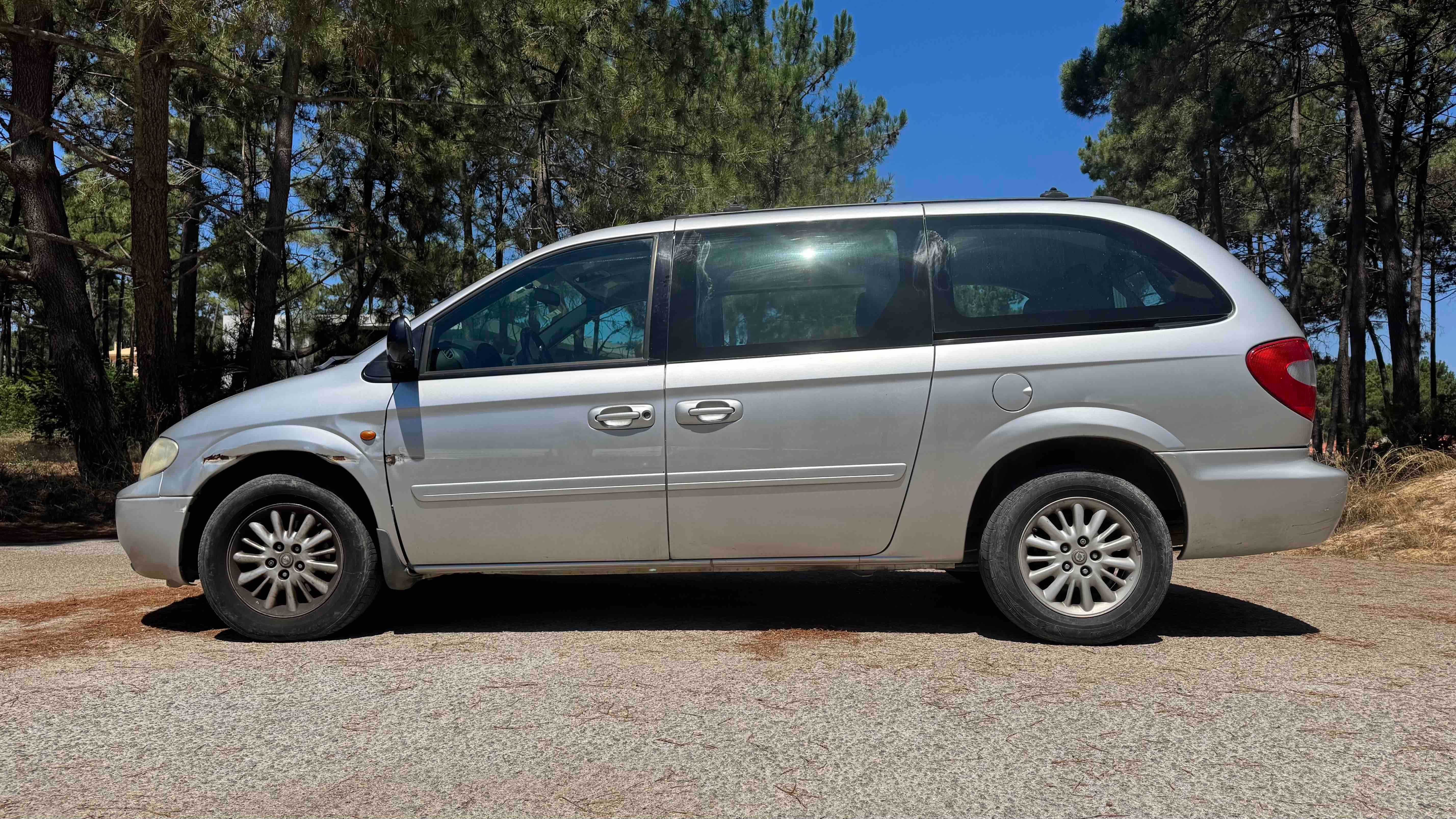 Chrysler Grand Voyager 2.8 CRD • 2004 • 7 lugares • Automático