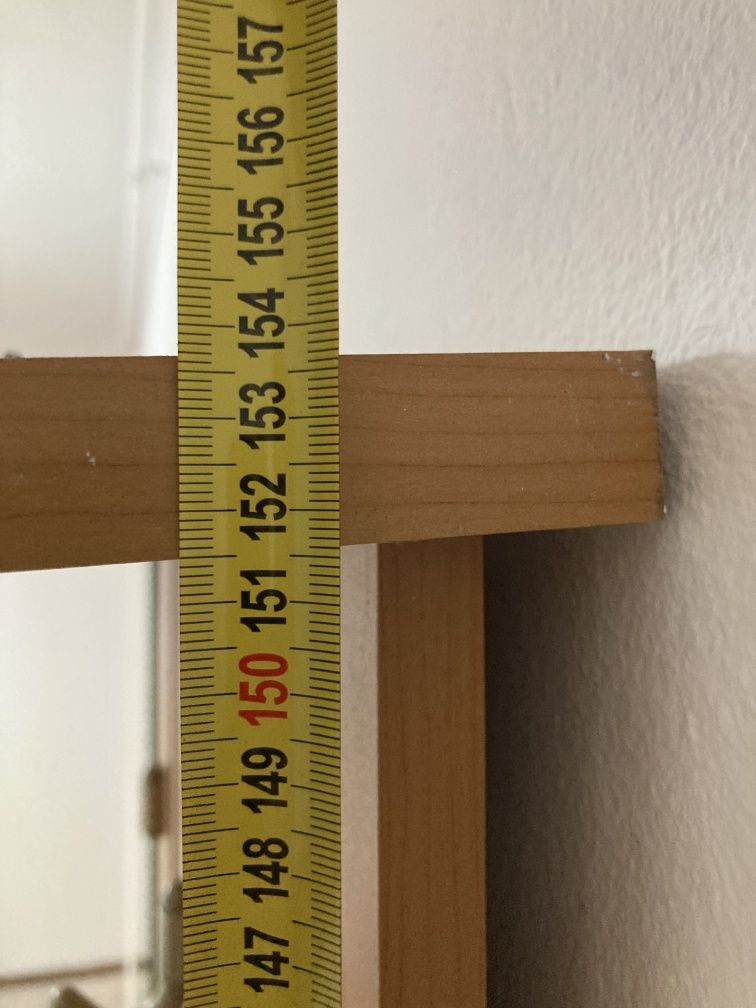 Wieszak na ubrania z lustrem