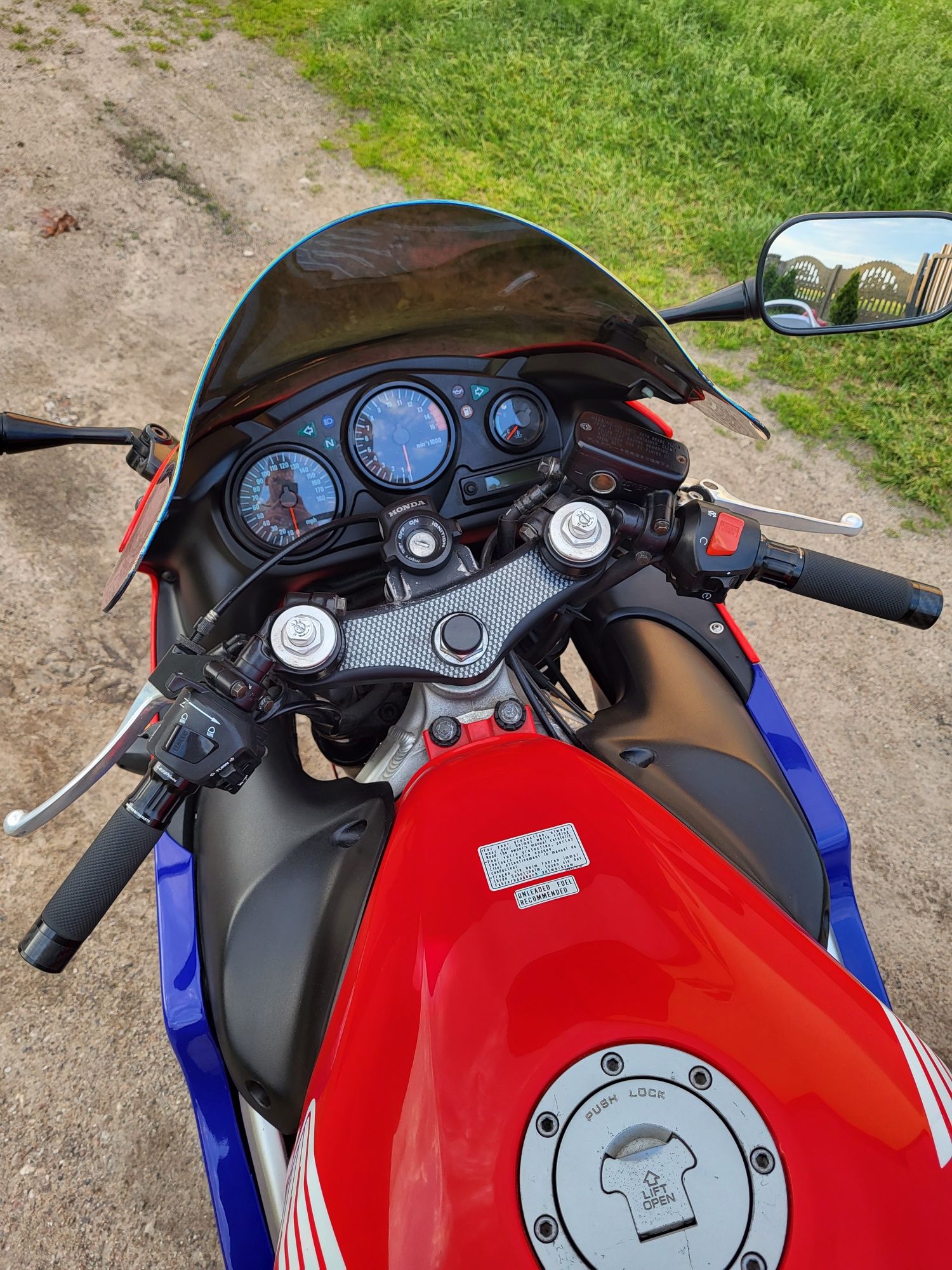 Sprzedam hondę CBR f4