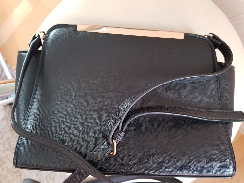 Torebka crossbody-czarna elegancka