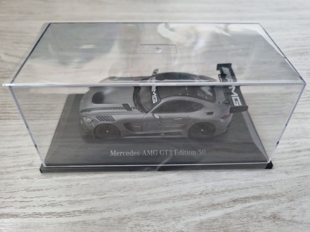 Mercedes AMG GT3 1:43 Minichamps