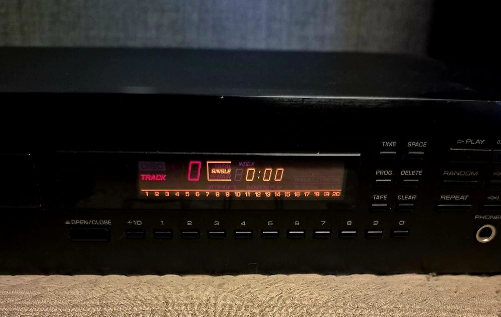 Odtwarzacz CD Yamaha CDX 550e. Stan Bdb. Pilot