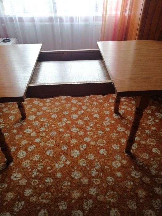 Stół, stół rozkładany.