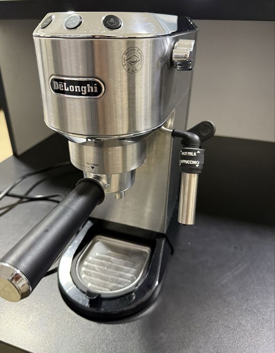 Кавоварка рожкова DELONGHI Dedica EC685.M