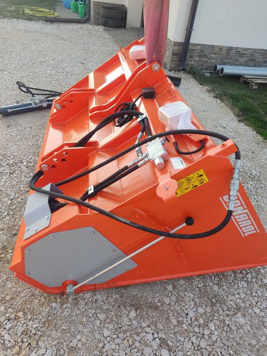 posypywarka piaskarko-solarka 2.0m hydrauliczna nowa solidna