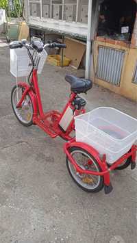 Bicicleta de três rodas elétrica usada para adultos