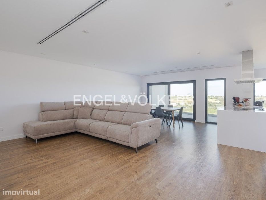 Duplex T3+1 em Prestigiada Urbanização no Montijo